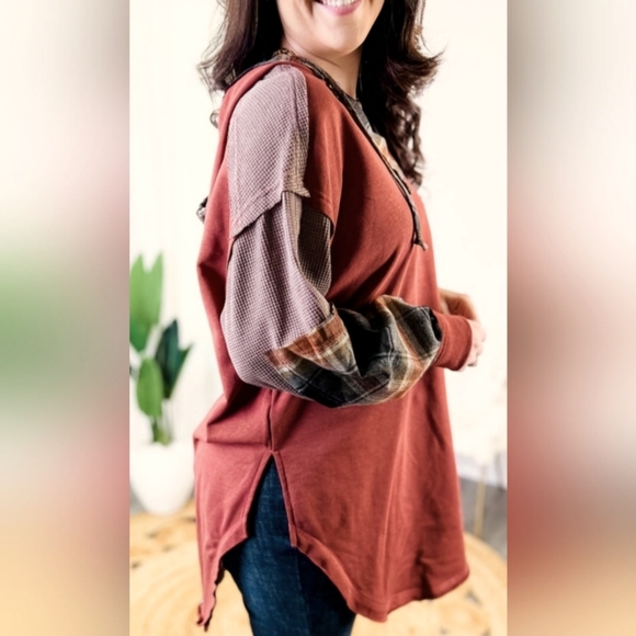 🎉SALE FINAL PRICE DROP🎉 NEW Oli & Hali Loose Fit V-Neck Hoodie W/ Plaid Detail - Picture 2 of 5